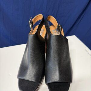 Dolce Vita black platform sandal size 8.5